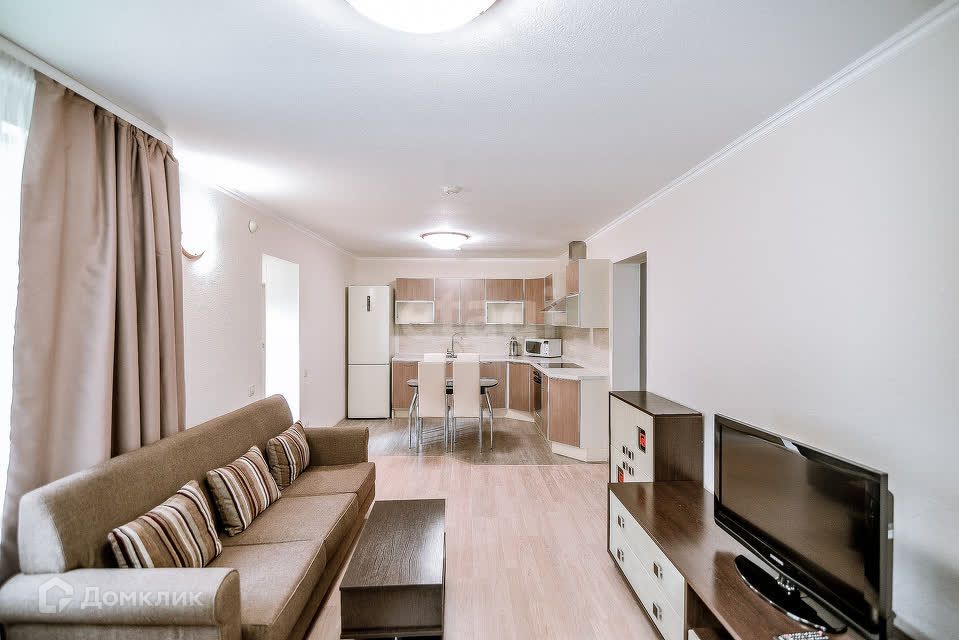Сдаётся 2-комнатная квартира, 77 м²