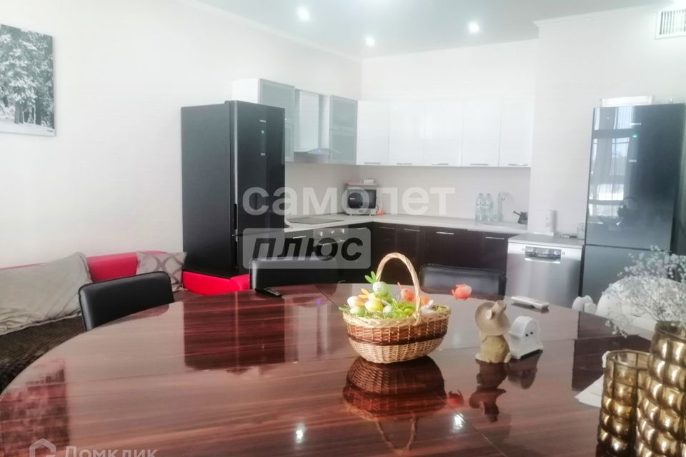 Продаётся 3-комнатная квартира, 130.6 м²