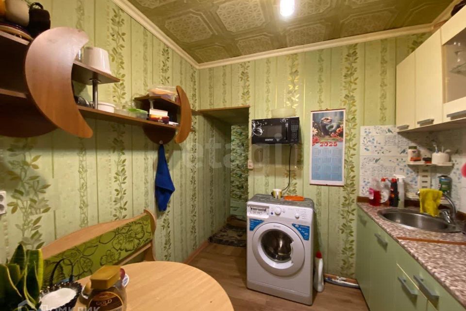 Продаётся 3-комнатная квартира, 48.8 м²