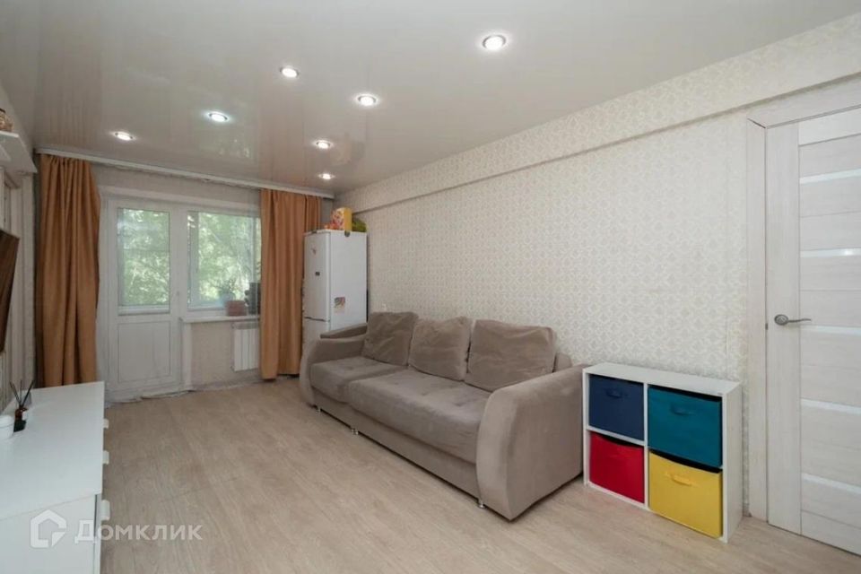 Продаётся 3-комнатная квартира, 49.6 м²