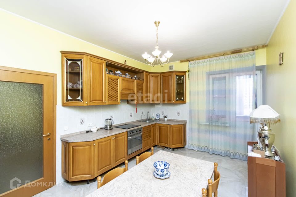 Продаётся 3-комнатная квартира, 122.2 м²