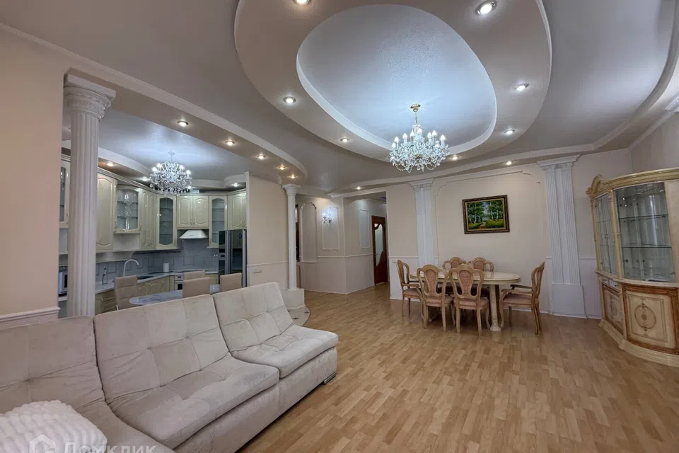 Сдаётся 2-комнатная квартира, 90 м²