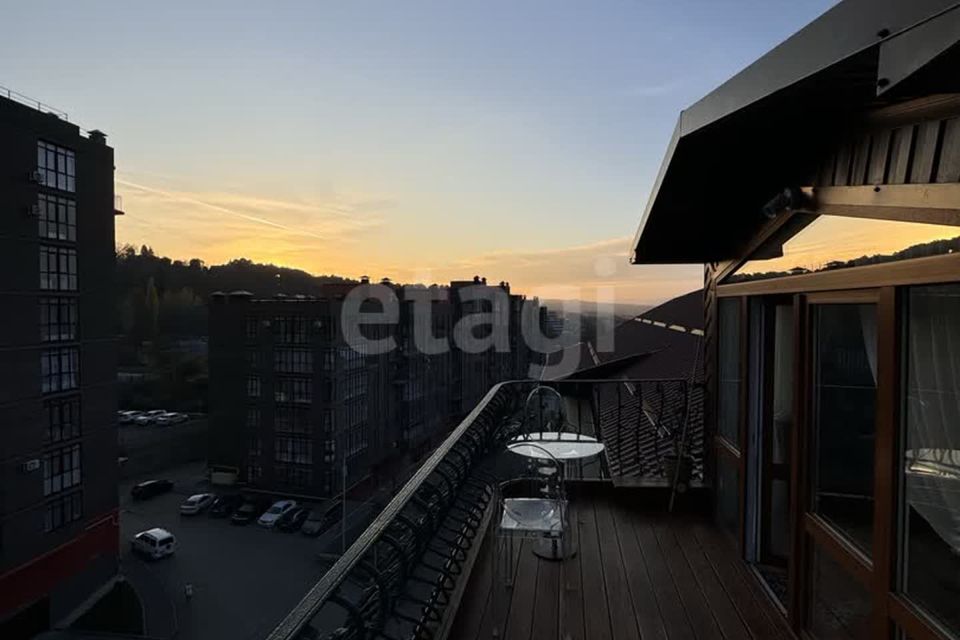 Продаётся 3-комнатная квартира, 178.1 м²