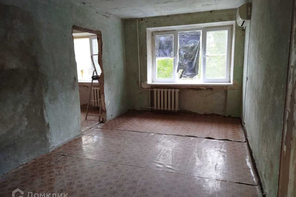 Продаётся 4-комнатная квартира, 60.4 м²