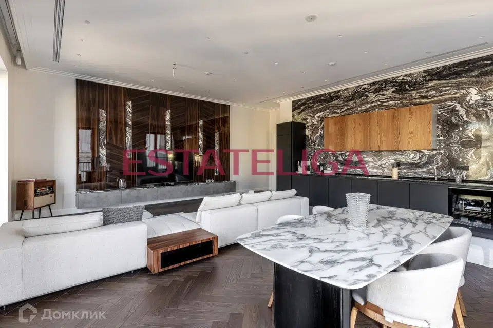Продаётся 3-комнатная квартира, 160 м²