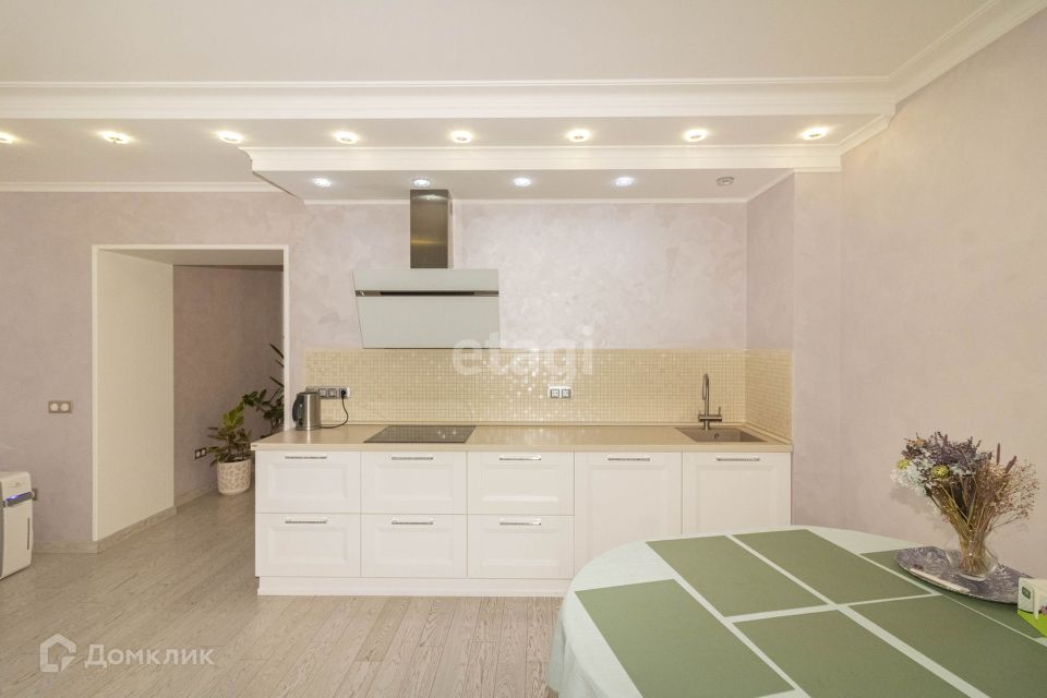 Продаётся 3-комнатная квартира, 125 м²