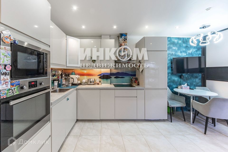Продаётся 2-комнатная квартира, 69.7 м²