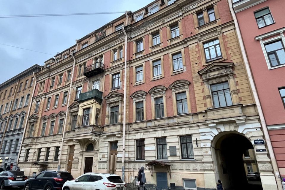 Продаётся 8-комнатная квартира, 313 м²