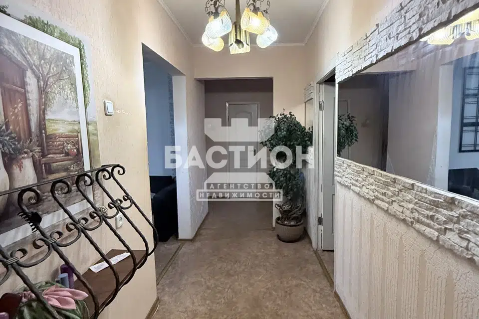 Продаётся 4-комнатная квартира, 90 м²