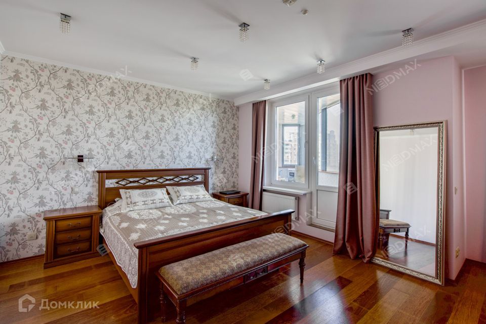 Продаётся 3-комнатная квартира, 131.2 м²