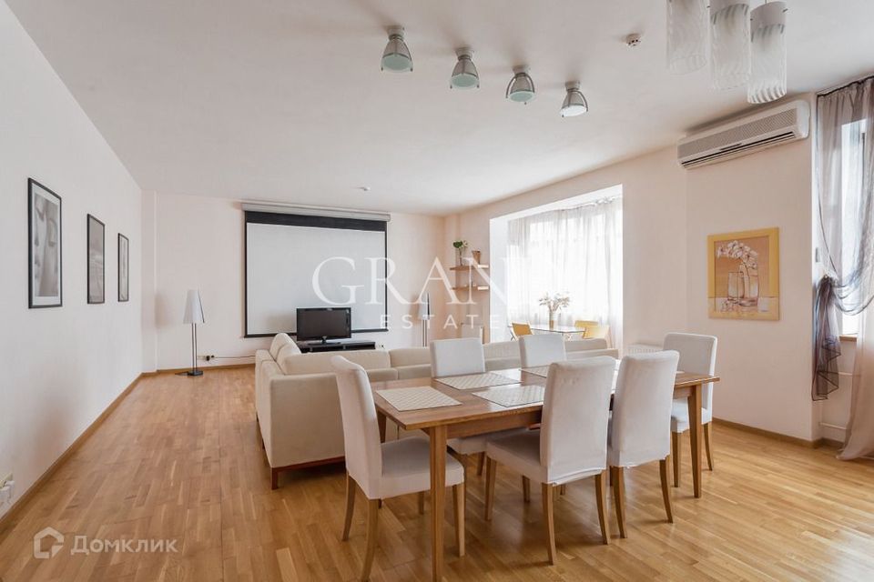 Продаётся 2-комнатная квартира, 110.2 м²