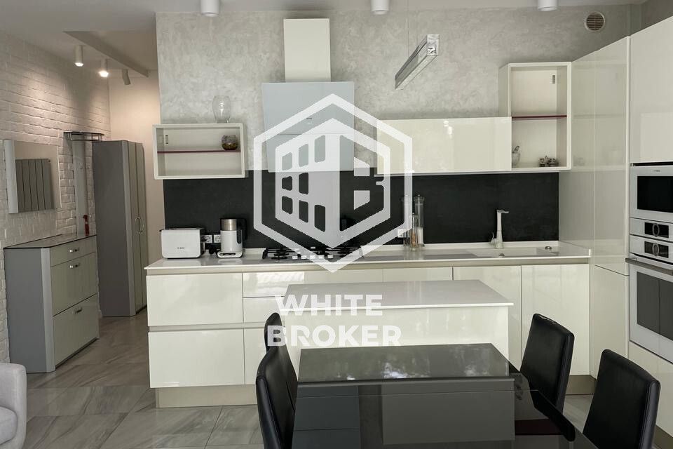 Продаётся 4-комнатная квартира, 147.8 м²