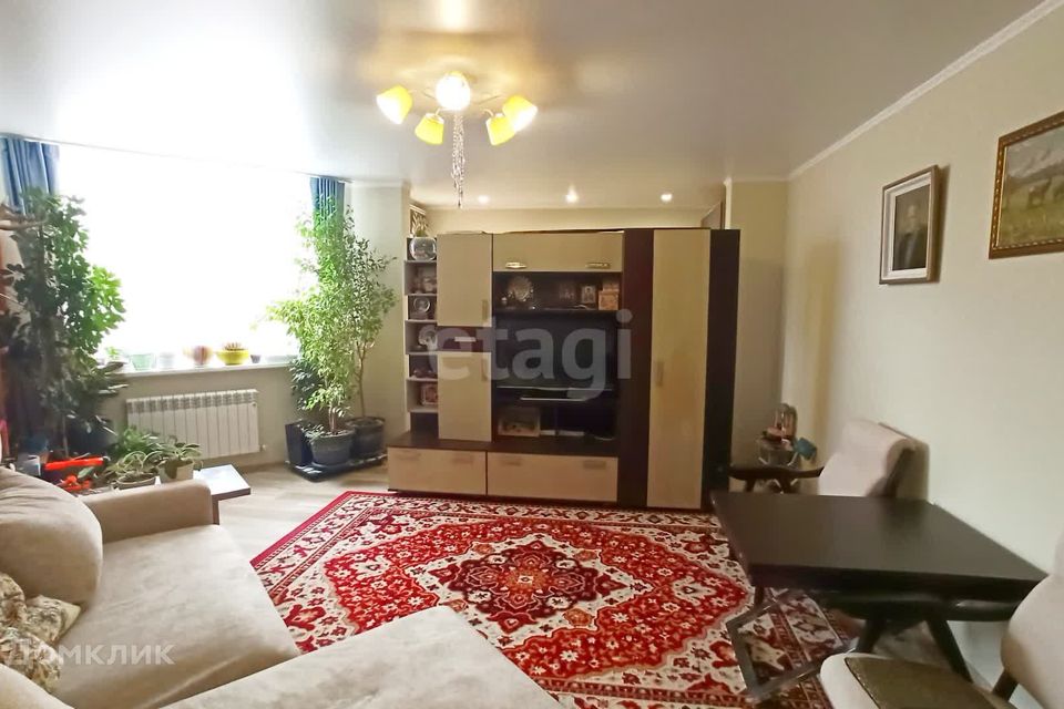 Продаётся 1-комнатная квартира, 61.2 м²