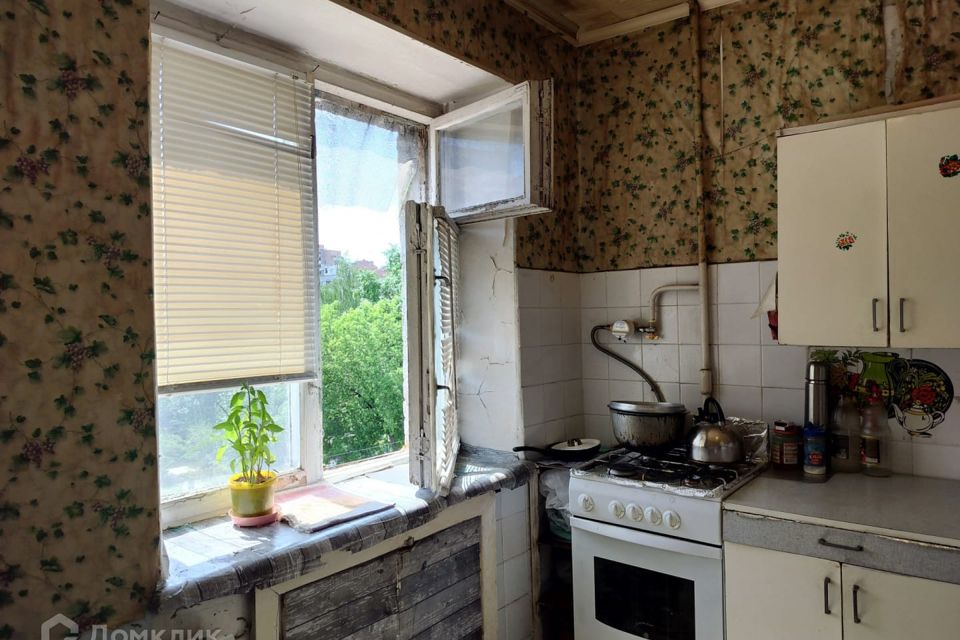 Продаётся 4-комнатная квартира, 62.1 м²