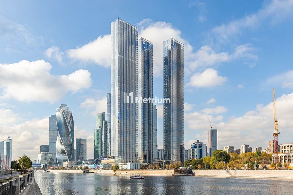 Продаётся 4-комнатная квартира, 131 м²