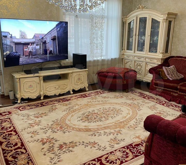 Продаётся 5-комнатная квартира, 220 м²