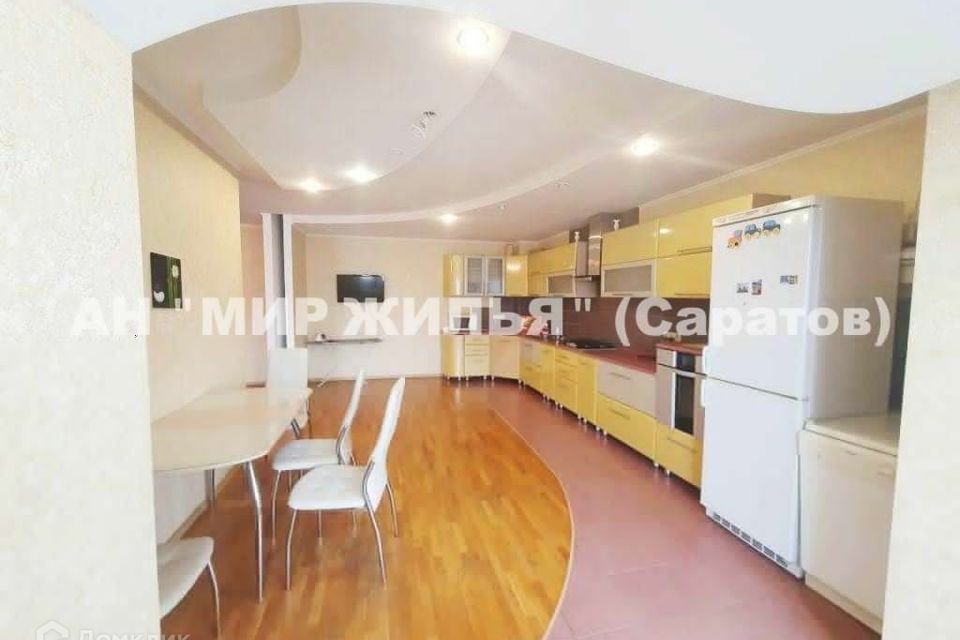 Сдаётся 4-комнатная квартира, 150 м²