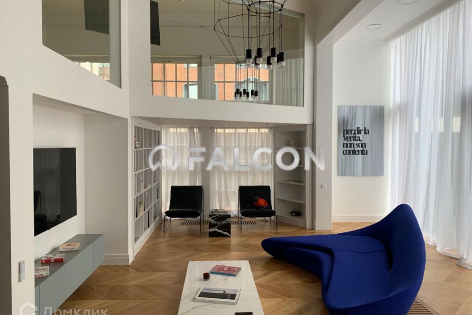 Продаётся 6-комнатная квартира, 290 м²