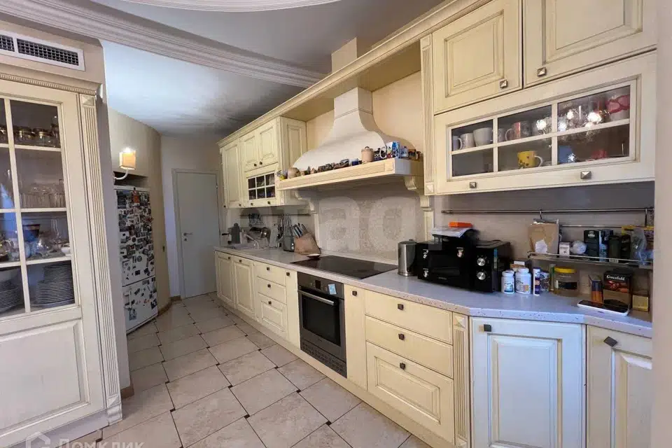 Продаётся 7-комнатная квартира, 237 м²