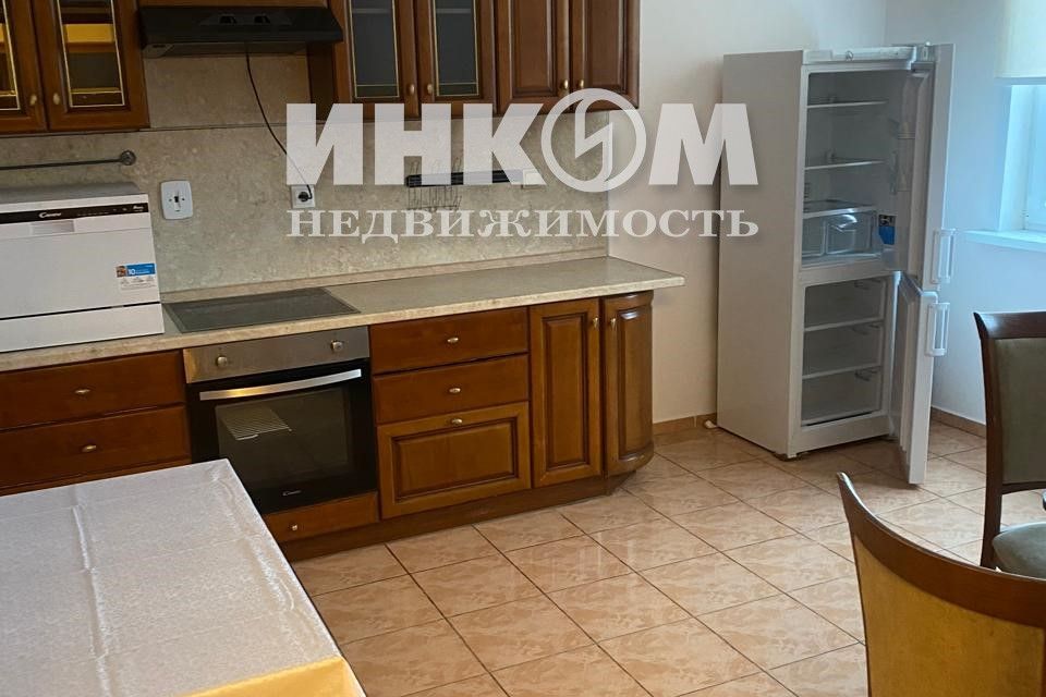 Сдаётся 3-комнатная квартира, 135 м²
