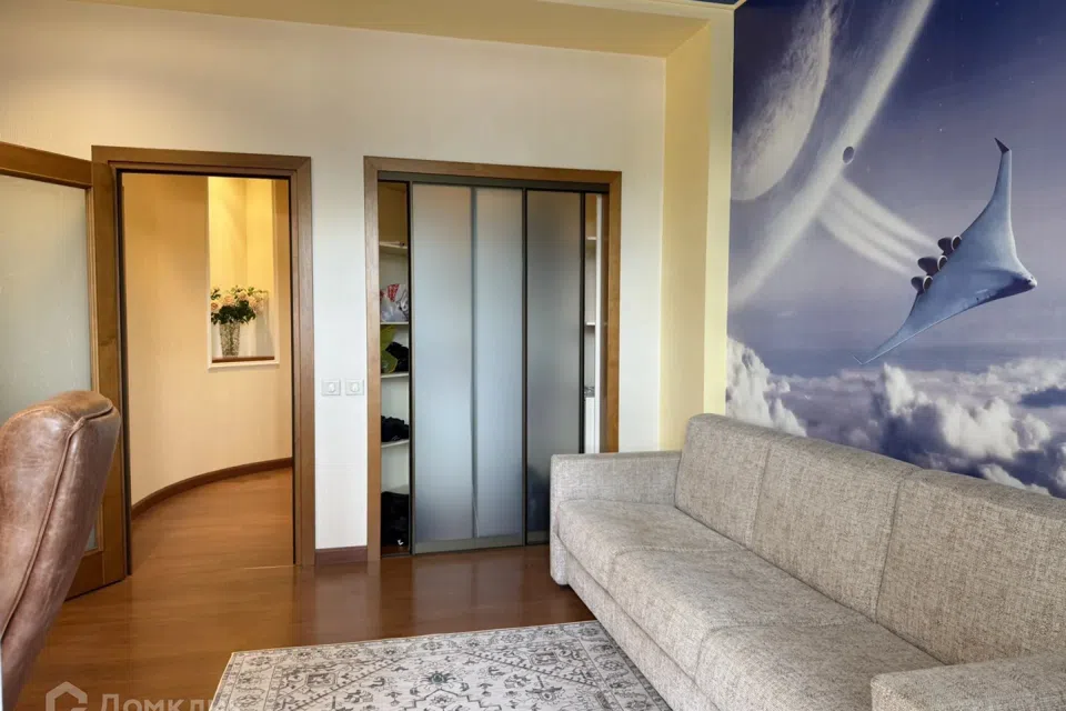 Продаётся 3-комнатная квартира, 135 м²