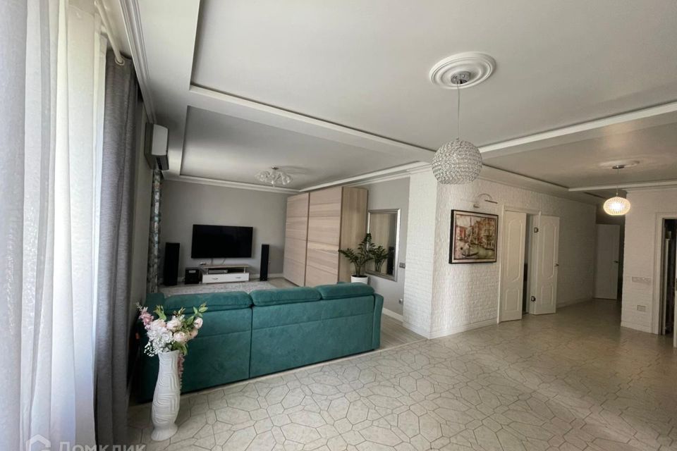 Продаётся 3-комнатная квартира, 104 м²