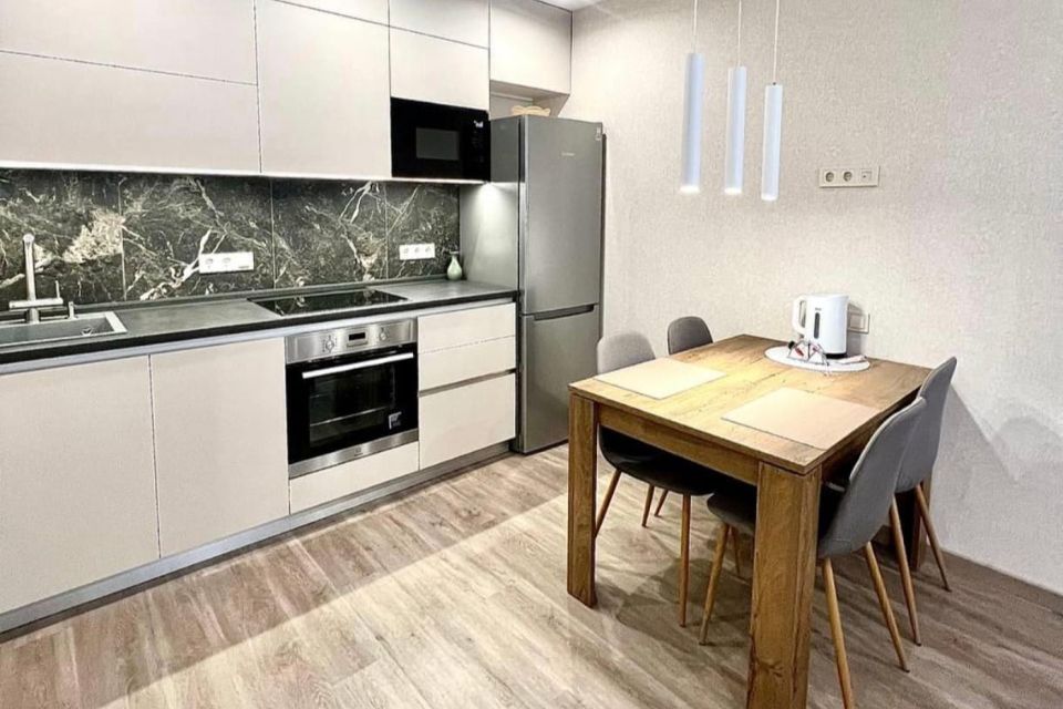 Продаётся 1-комнатная квартира, 42 м²