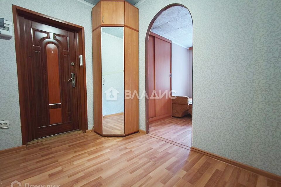 Продаётся комната в 10-комн. квартире, 386.1 м²