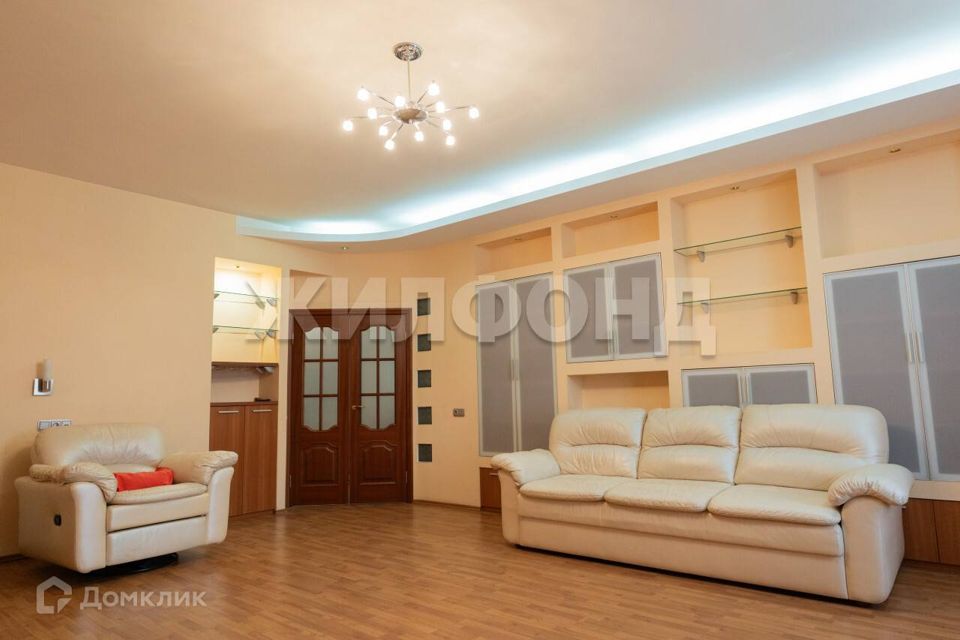 Продаётся 4-комнатная квартира, 139 м²