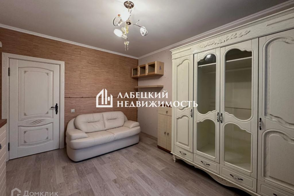 Продаётся 4-комнатная квартира, 103.2 м²