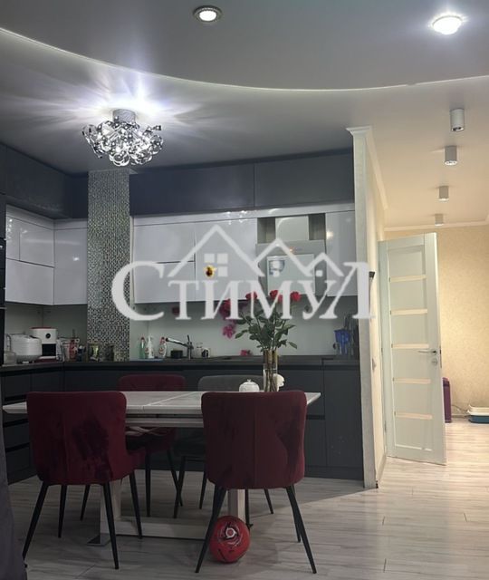 Сдаётся 3-комнатная квартира, 95 м²
