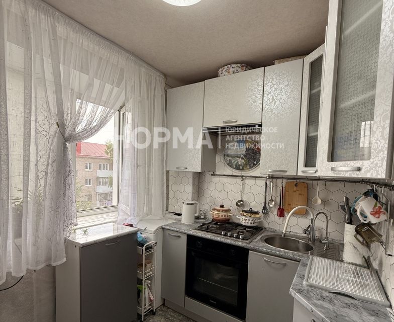 Продаётся 4-комнатная квартира, 62.1 м²