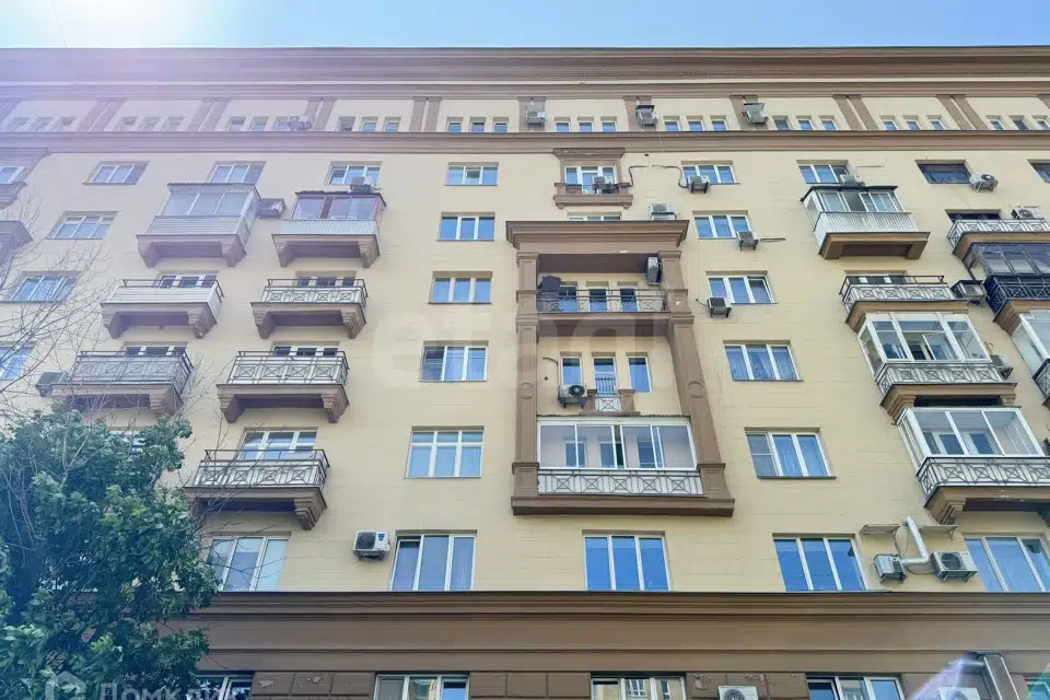 Продаётся 4-комнатная квартира, 156.5 м²