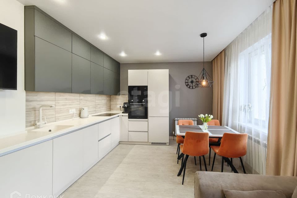 Продаётся 3-комнатная квартира, 100 м²