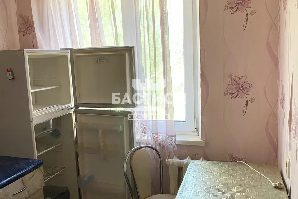 Продаётся 3-комнатная квартира, 48.3 м²