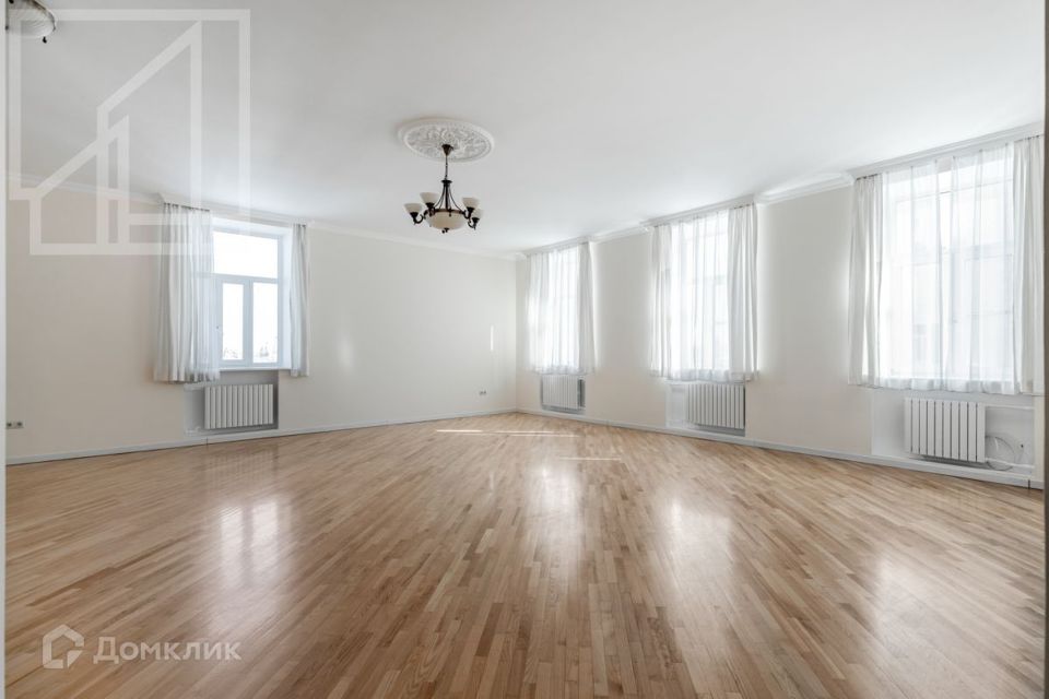 Сдаётся 6-комнатная квартира, 212 м²