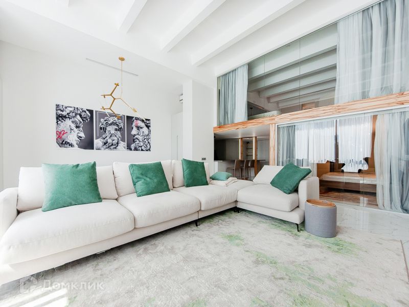 Сдаётся 4-комнатная квартира, 208 м²