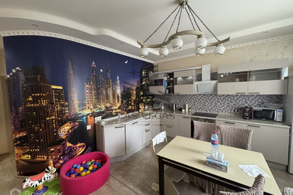 Сдаётся 4-комнатная квартира, 117 м²