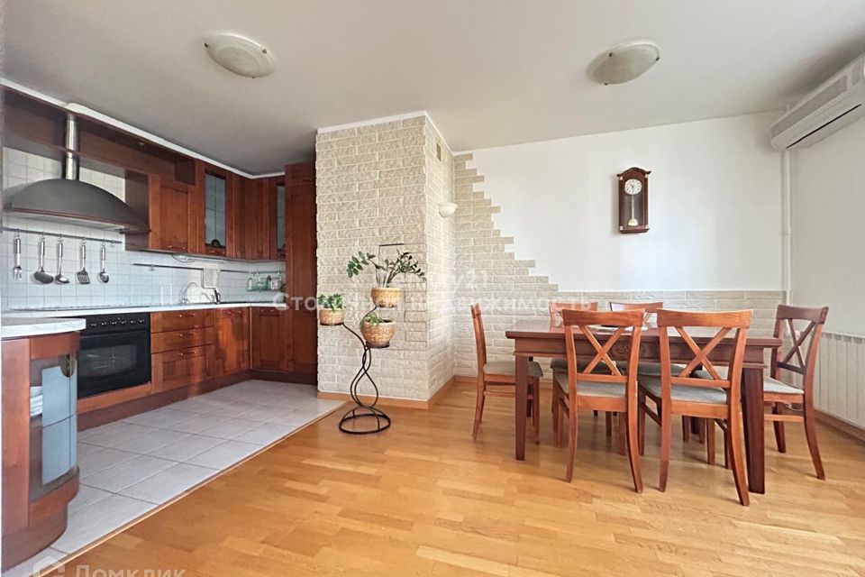 Продаётся 4-комнатная квартира, 97.6 м²
