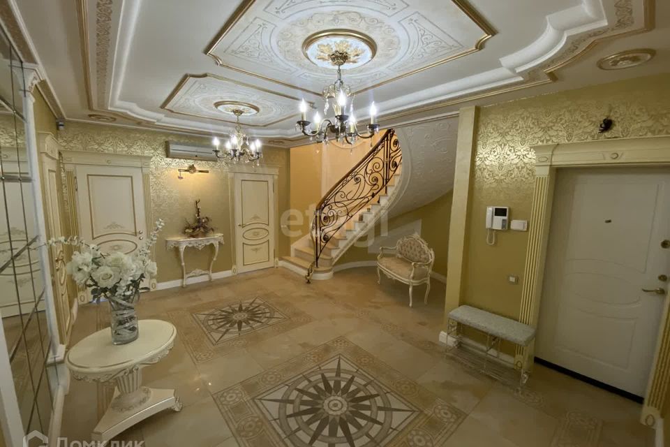 Продаётся 5-комнатная квартира, 242.48 м²