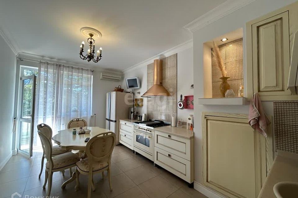 Продаётся 3-комнатная квартира, 146.6 м²