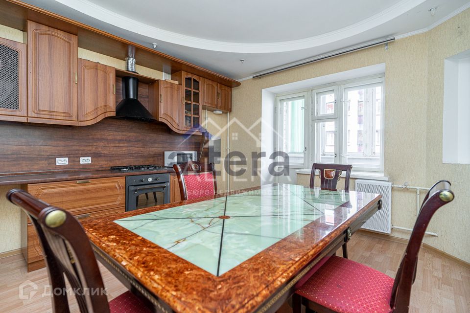 Продаётся 3-комнатная квартира, 115.8 м²