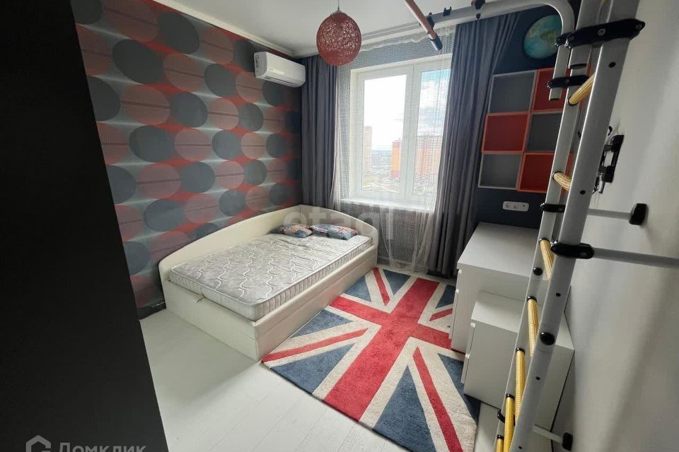 Продаётся 4-комнатная квартира, 72 м²