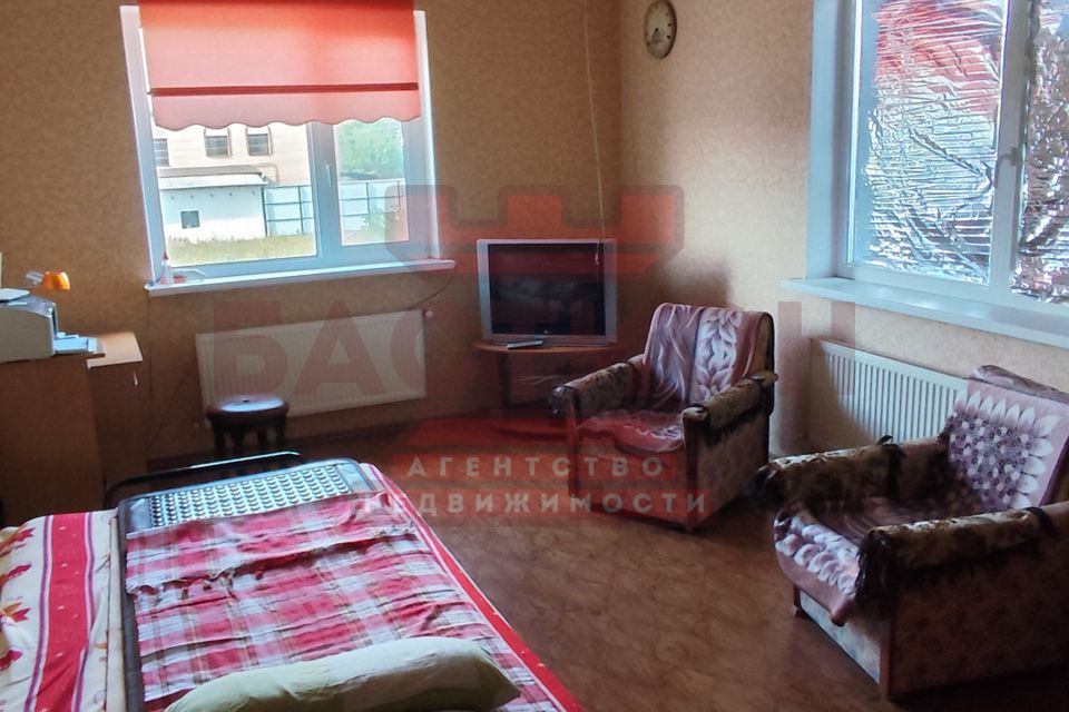 Продаётся 3-этажный дом, 300 м²