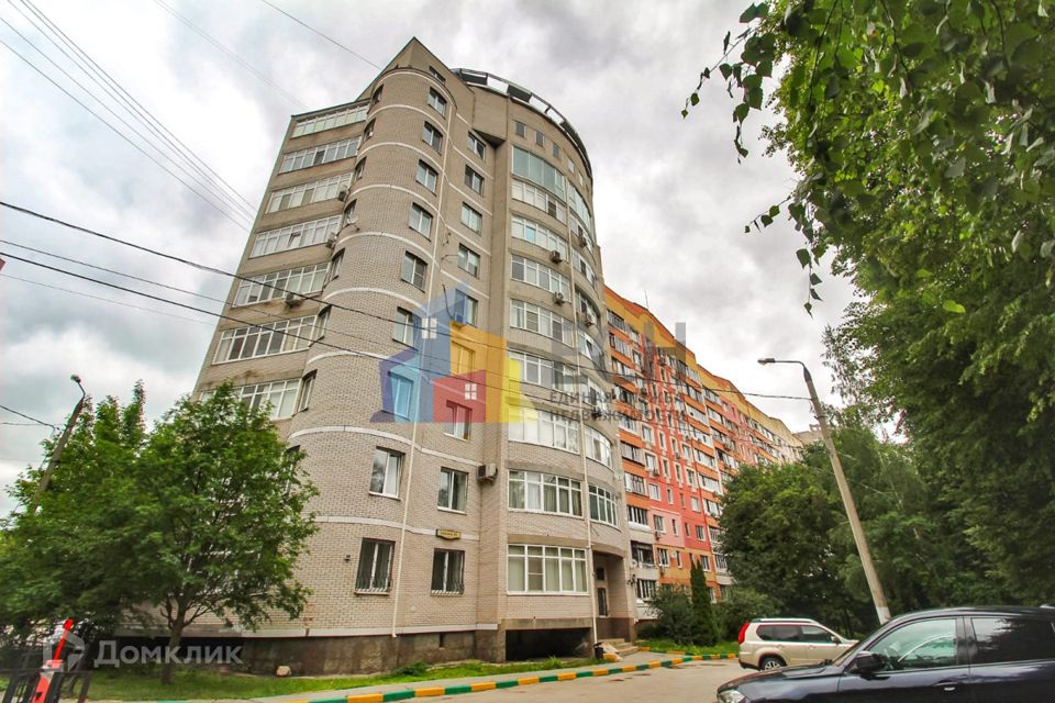 Продаётся 3-комнатная квартира, 185.6 м²