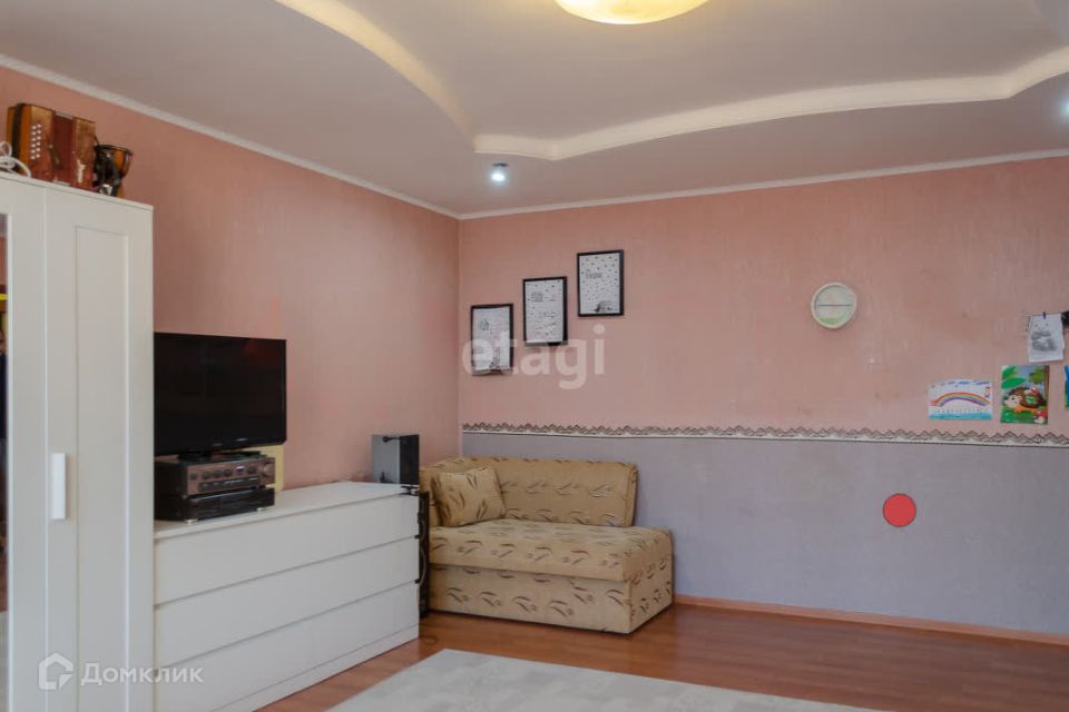 Продаётся 3-комнатная квартира, 148 м²