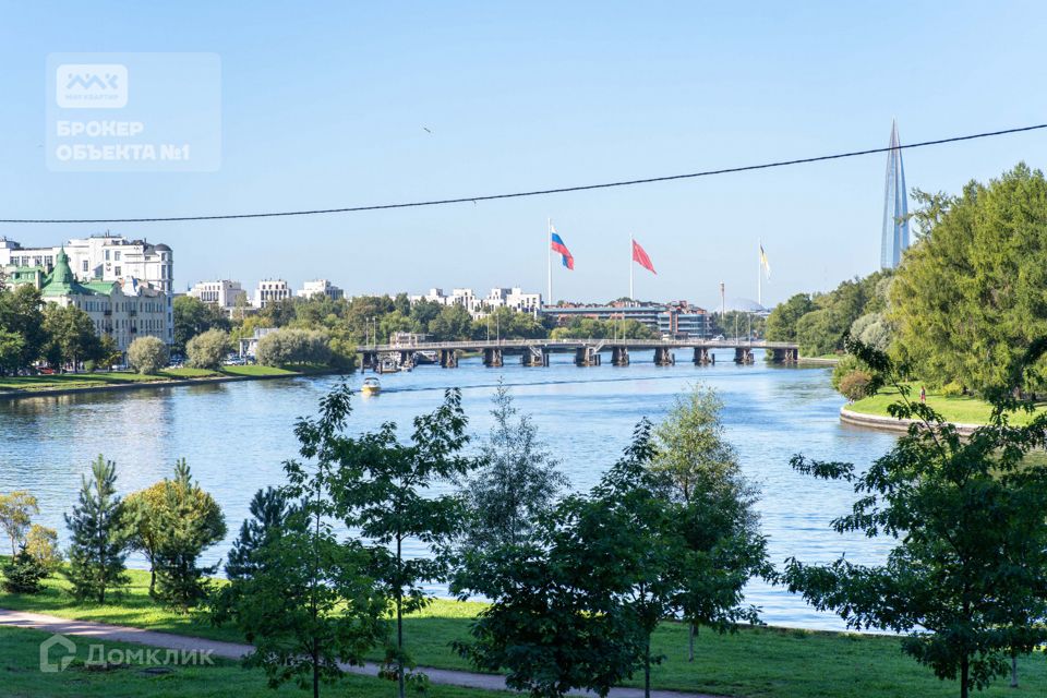 Продаётся 3-комнатная квартира, 218 м²