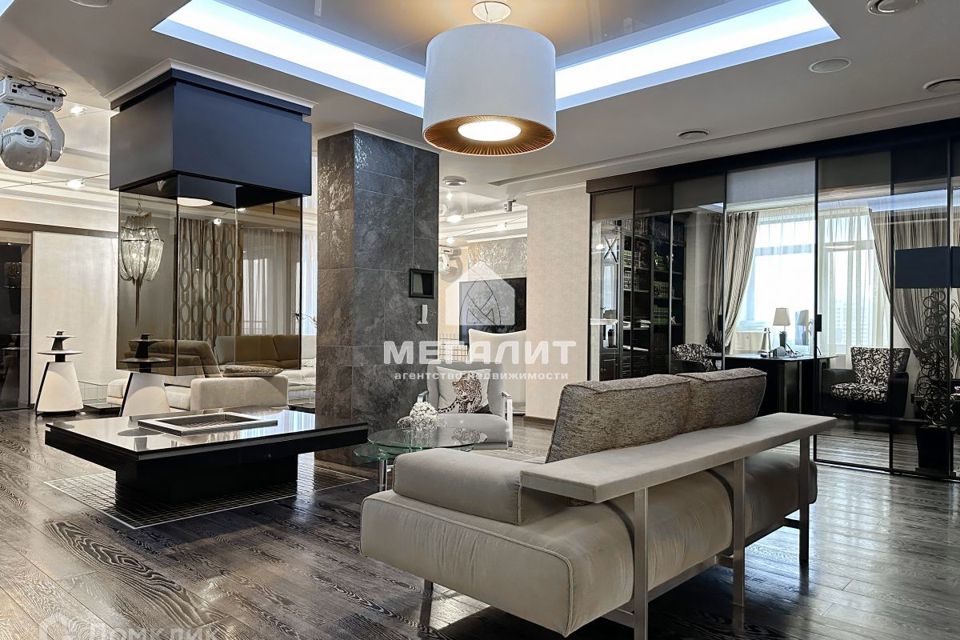 Продаётся 5-комнатная квартира, 363.8 м²