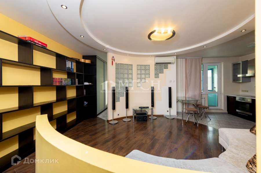 Продаётся 1-комнатная квартира, 52.7 м²