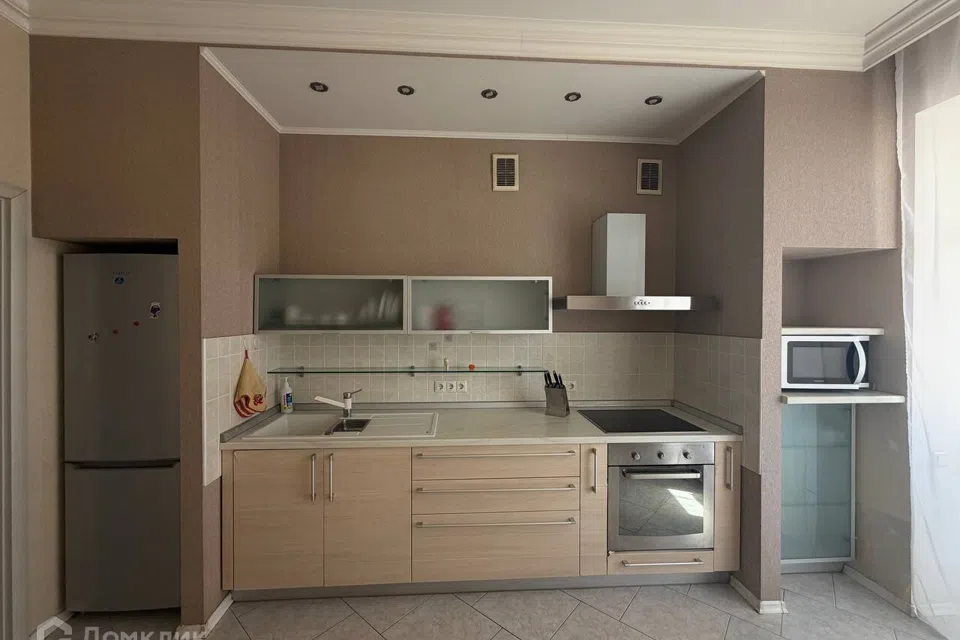 Сдаётся 2-комнатная квартира, 76 м²